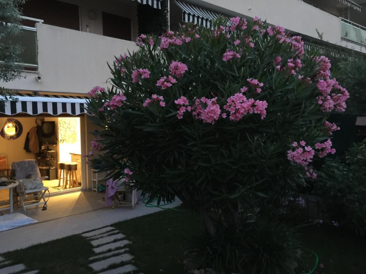 Cannes Croisette &Palm Beach,Parking Exterior photo